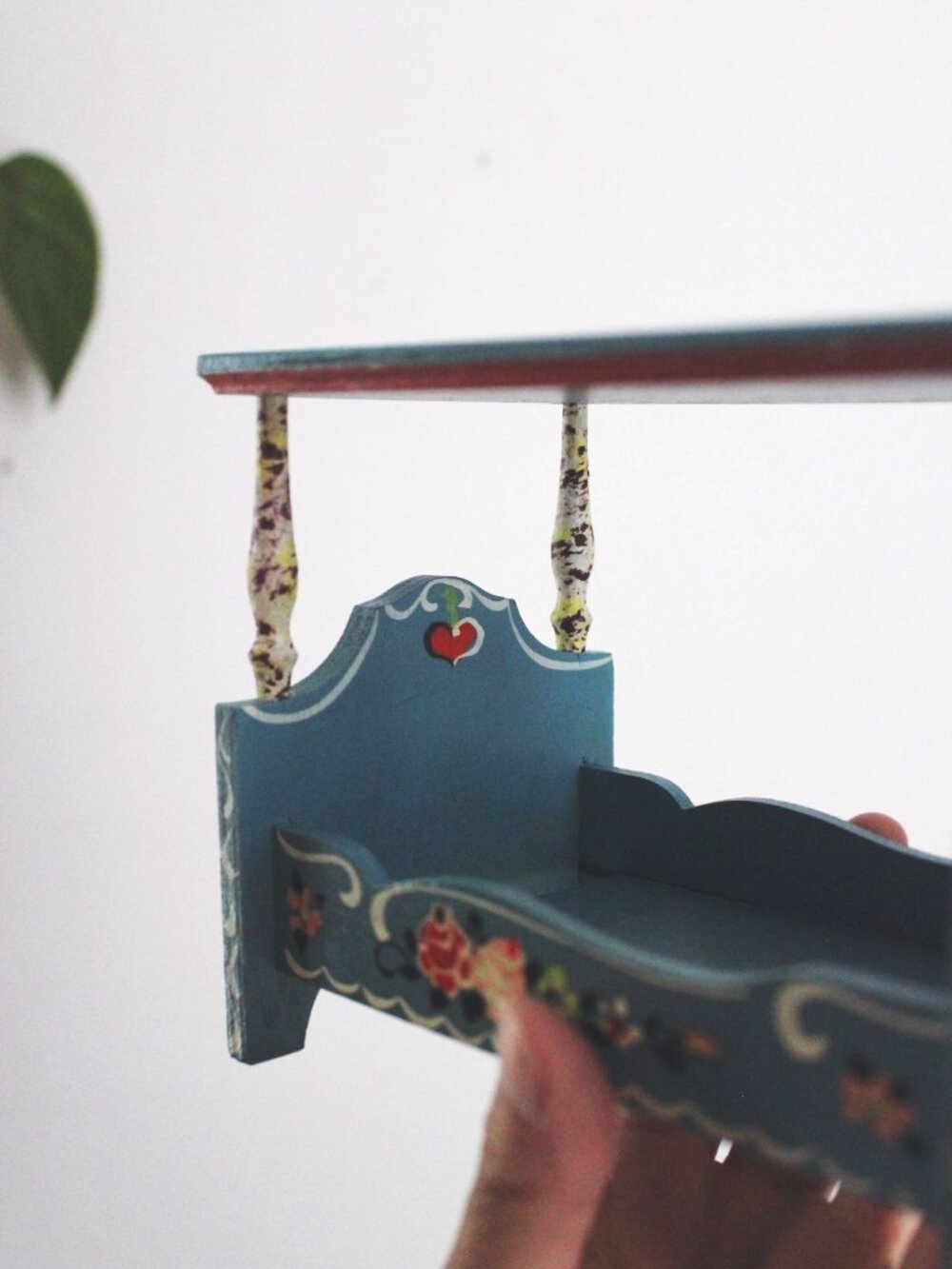 Vintage Dora Kuhn Miniature Canopy Bed Hand-Painted Dollhouse West Germany Folk - Picture 4 of 9